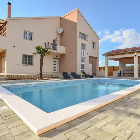 Apartment Troskot Pirovac
