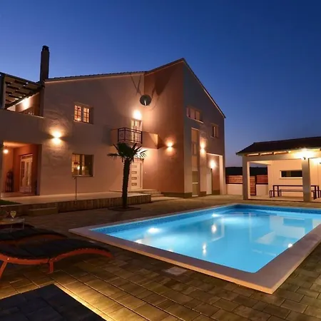 아파트 Troskot 피로바츠